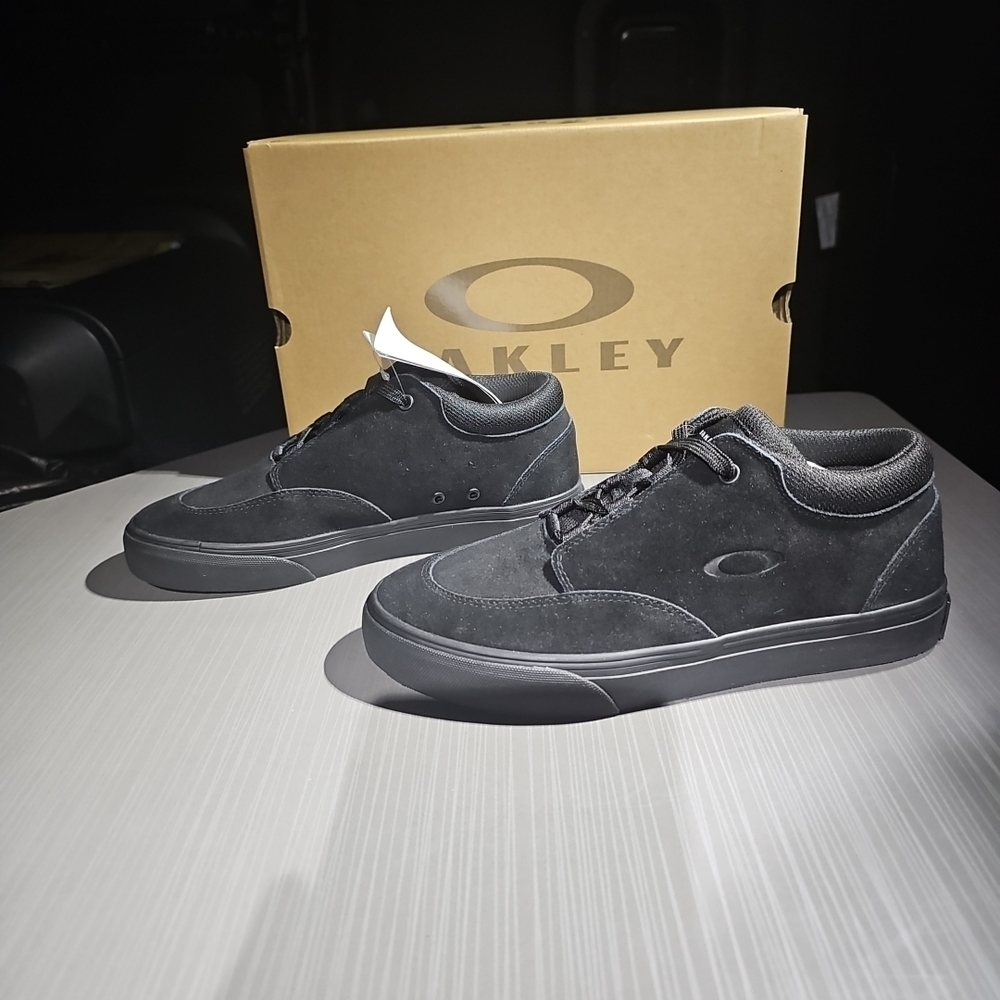 Oakley Banks Low Blackout Suede Leather FOF100540 Men's Size‎ 5 NEW In Box